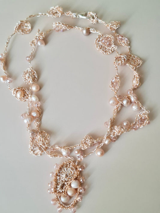 Blush Whisper – Knitted Necklace with Freshwater Pearls and Crystals